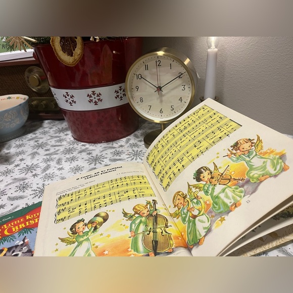 Vintage Baby’s First Christma Knits Stocking with Two Vintage Golden Books - Picture 12 of 12